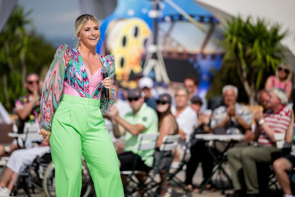 Beatrice Egli beim ZDF Fernsehgarten und die unw rdige